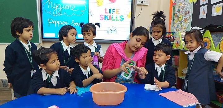 steps of hand washing 4 (1)